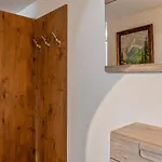 Johannas Alm Apartment